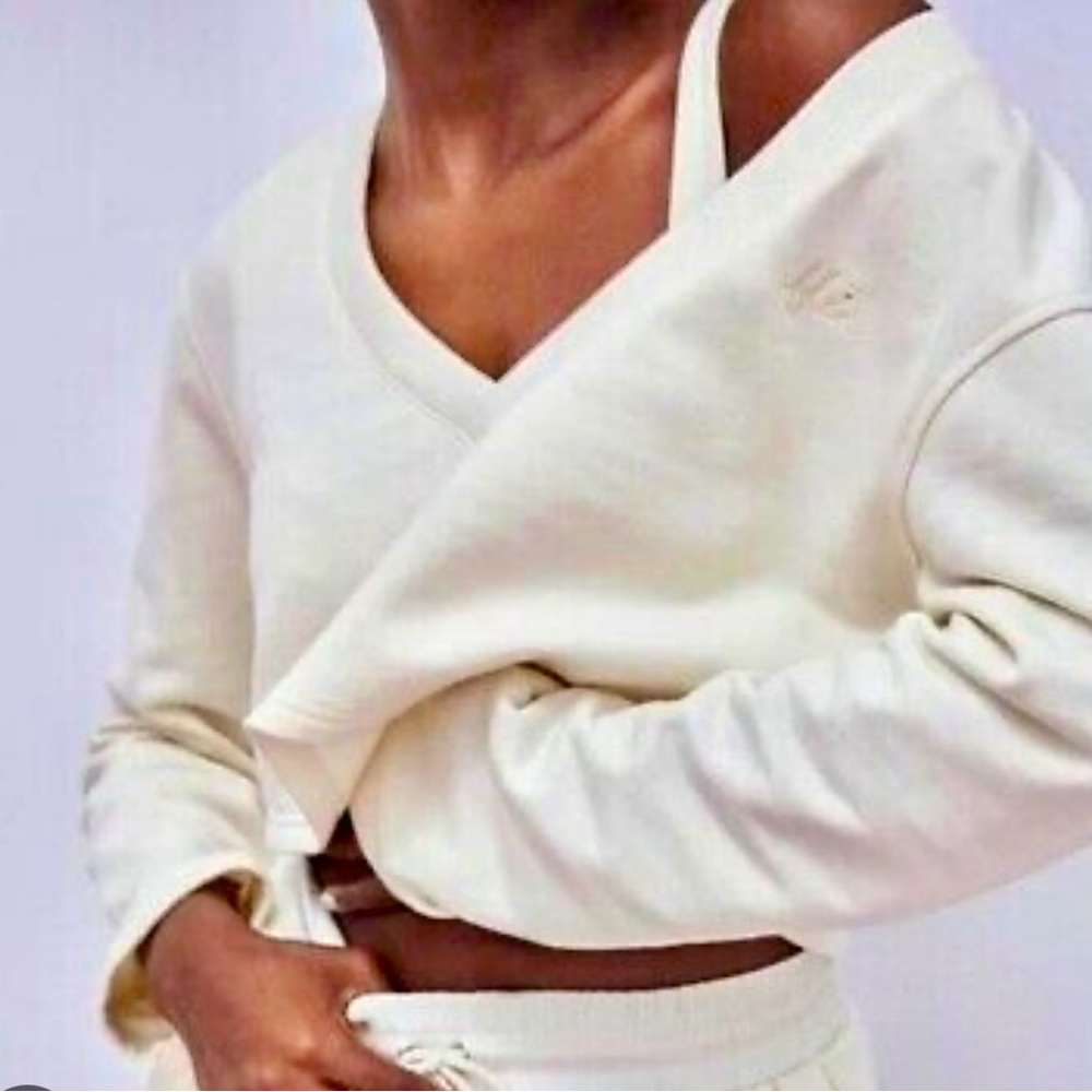 Cream V-Neck Long Sleeve Crop Top